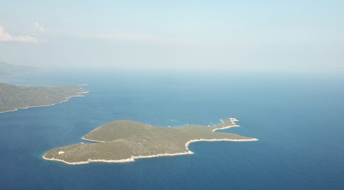 Bodrum denizleri arasında bulunan Orak Adası.